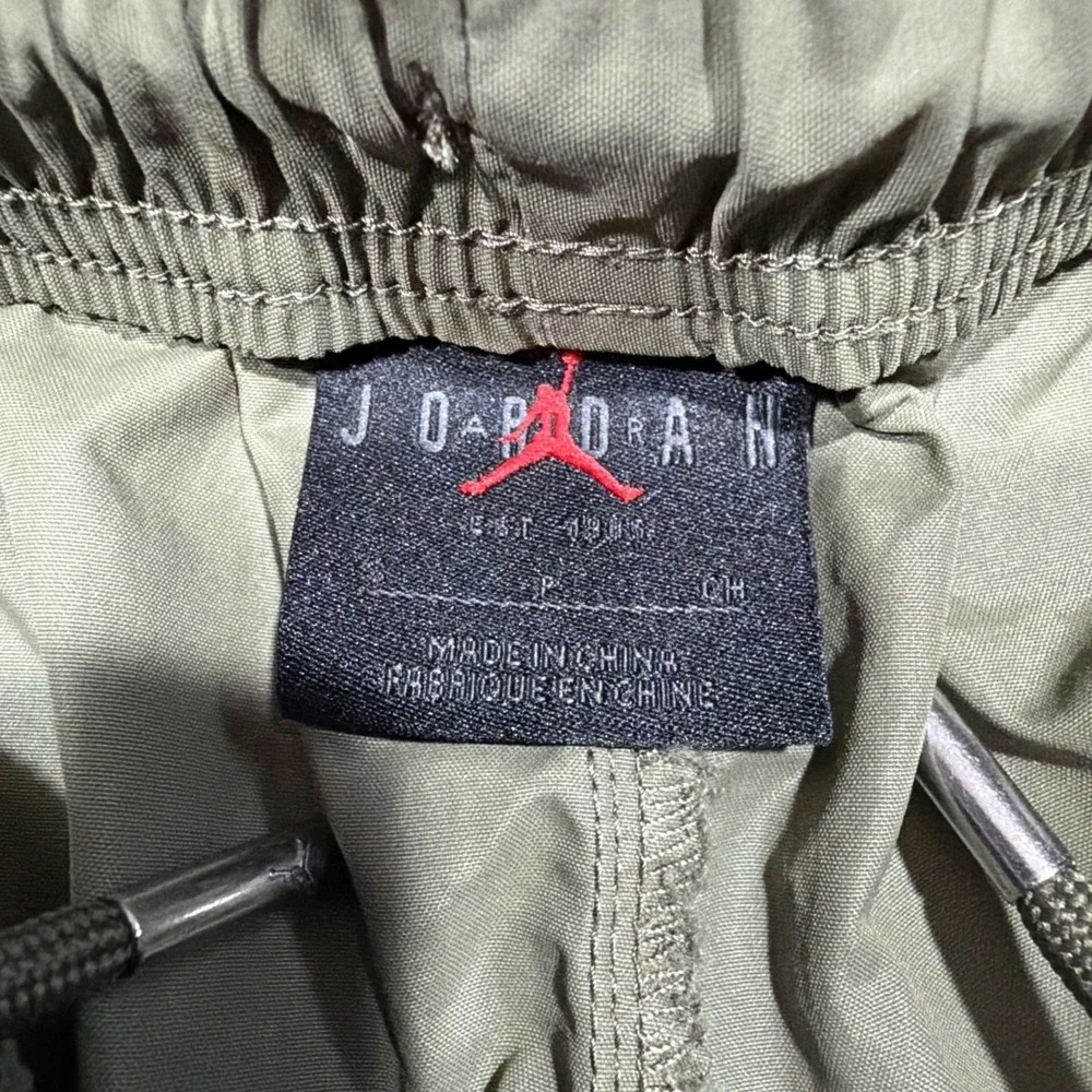 Jordan Essential Statement Woven Nylon Pants Men's SMALL Olive Green FV7306-222